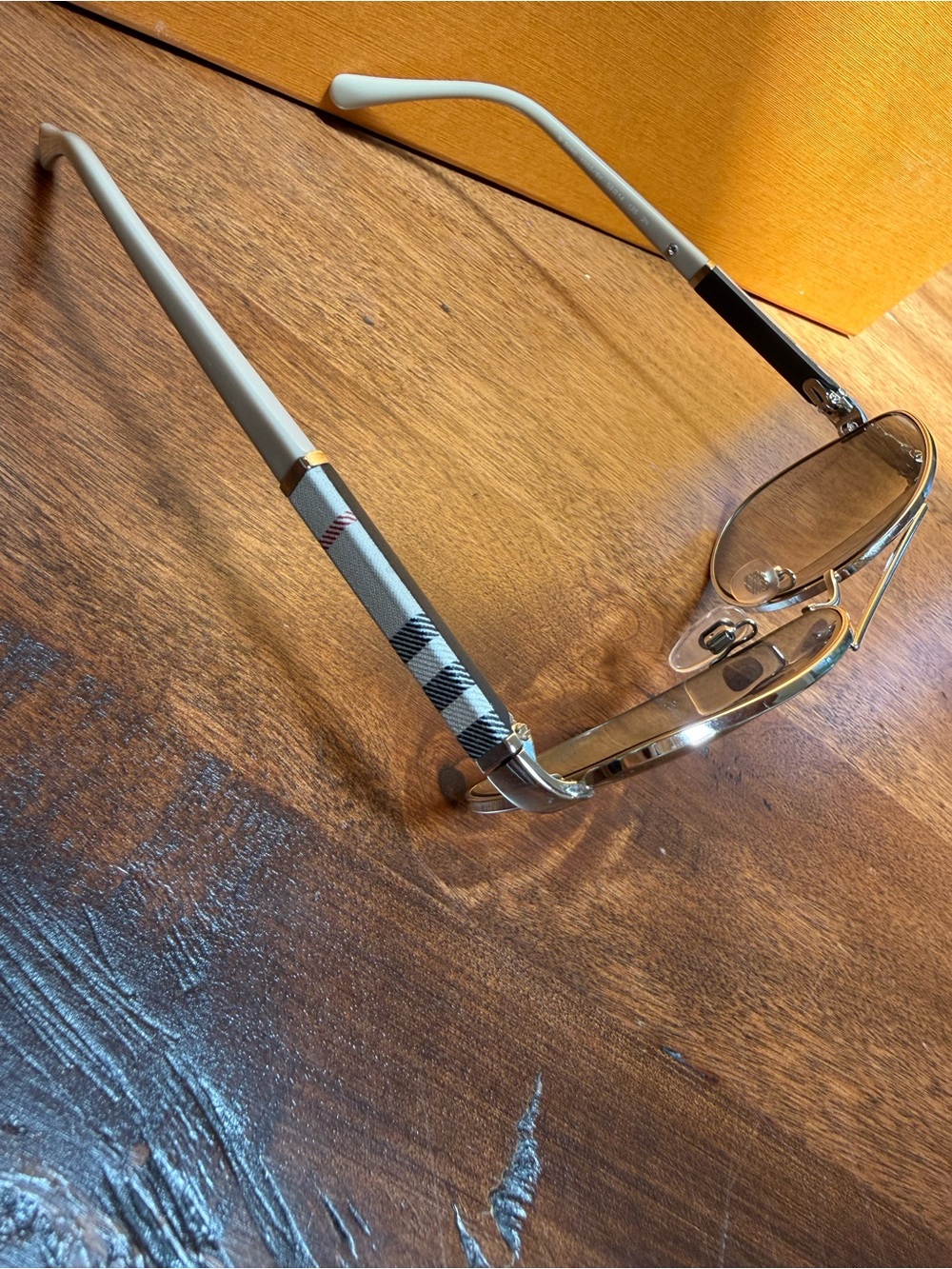 NEW Burberry Aviator Sunglasses with Taupe Gradient - Picture 4 of 12